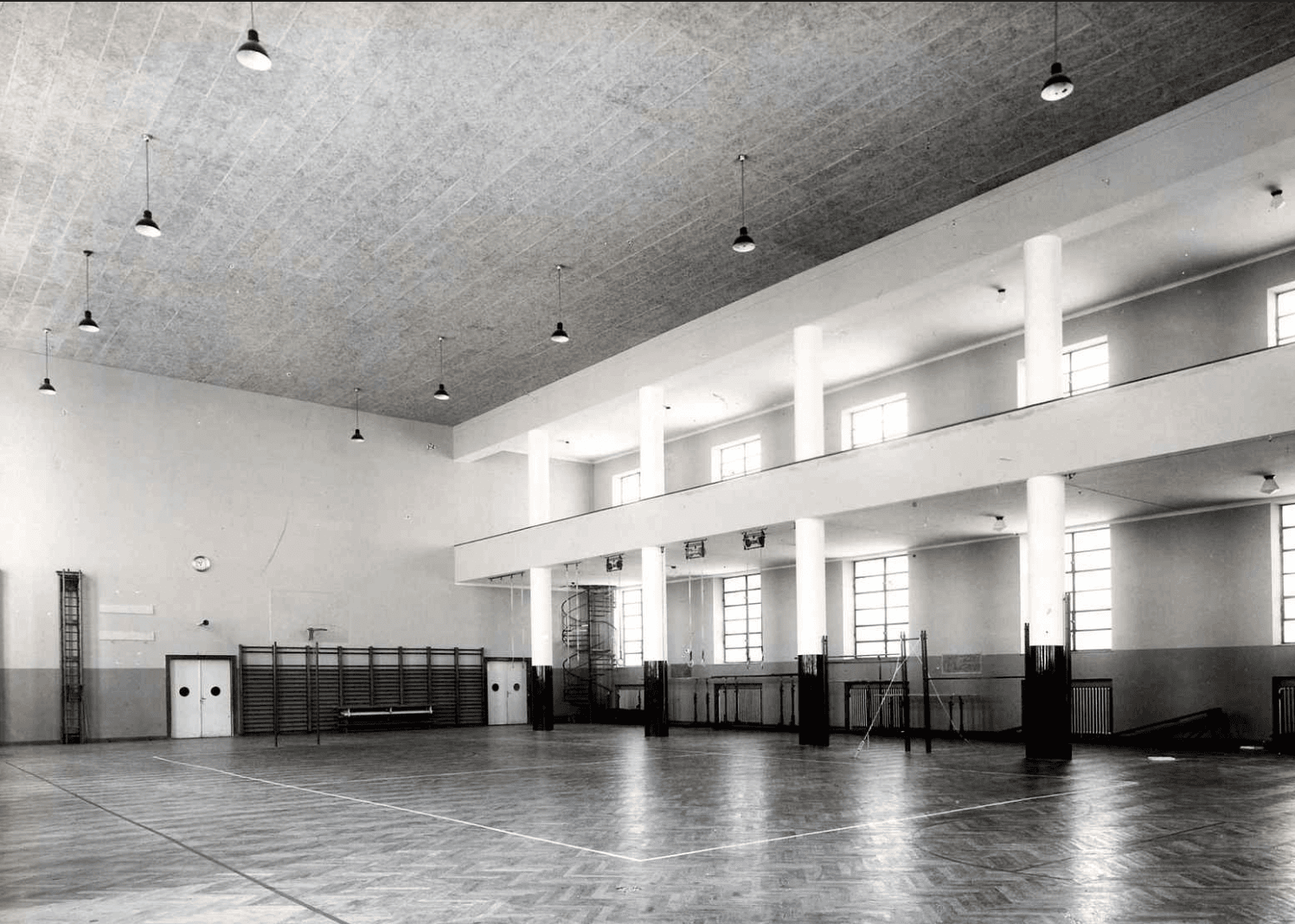 Sokolovna a společenské centrum Stadion má své kořeny v roce 1922. Budovu slavnostně otevřeli v roce 1929.
