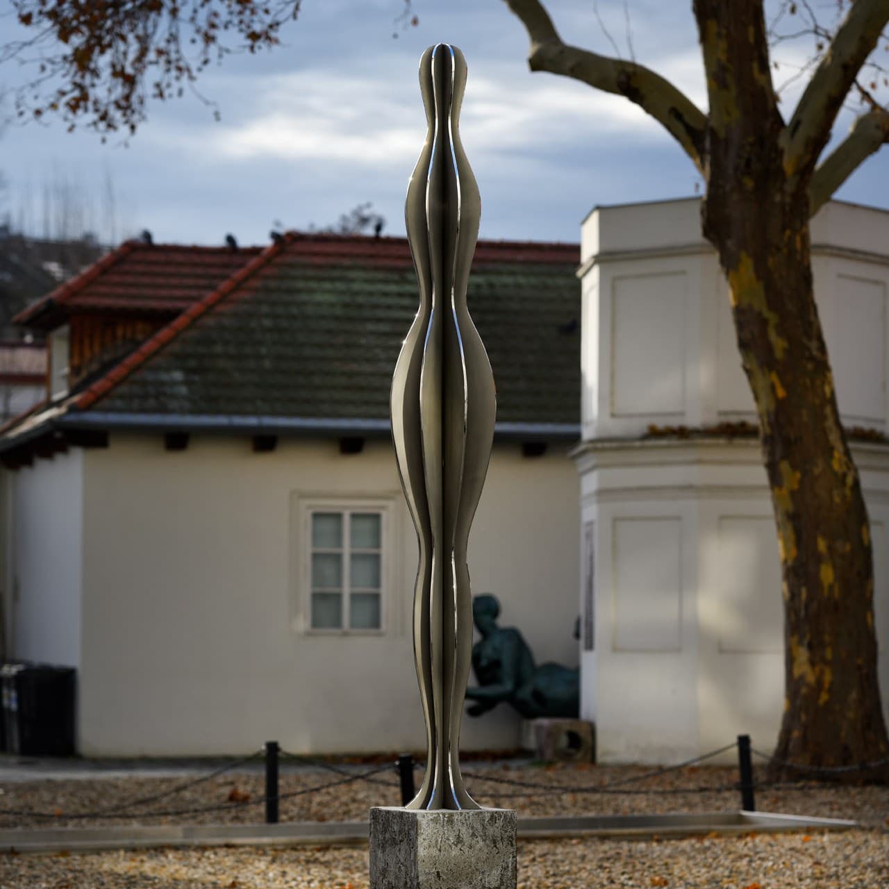 Tomáš Rajlich, Figura, 1967, aktuálně umístěno na nádvoří Musea Kampa