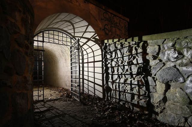 Historie krytu za nacismu a komunismu