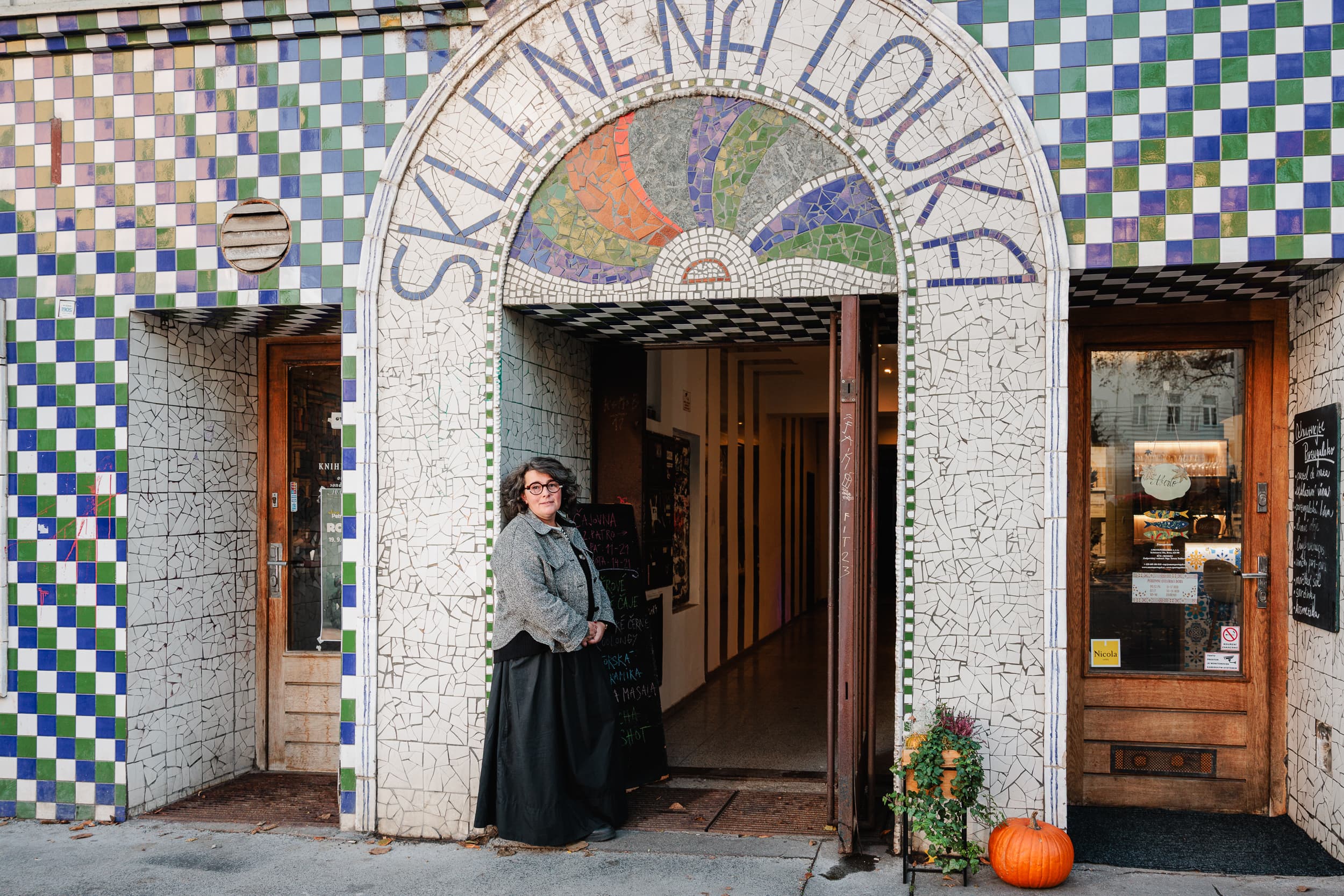 Knihkupectví a literární kavárna v domě Skleněná louka