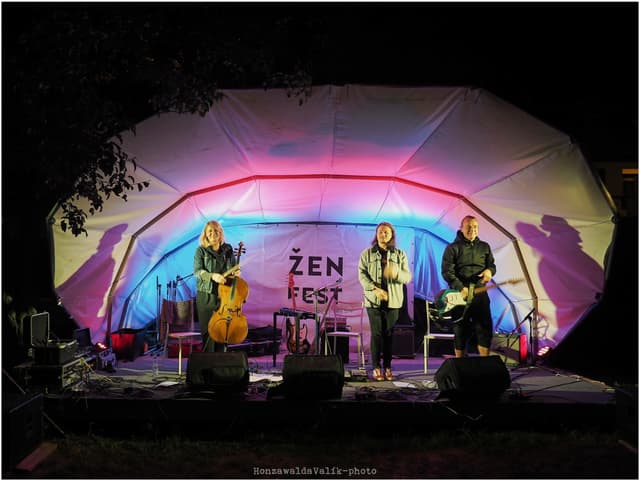 Ženfest pod třešní