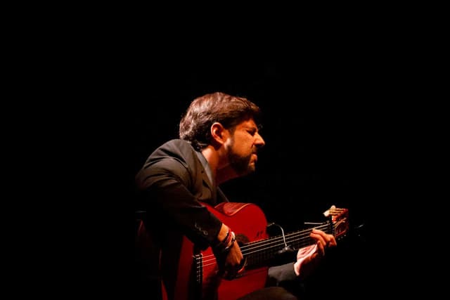 Manuel Valencia: Las Tres Orillas