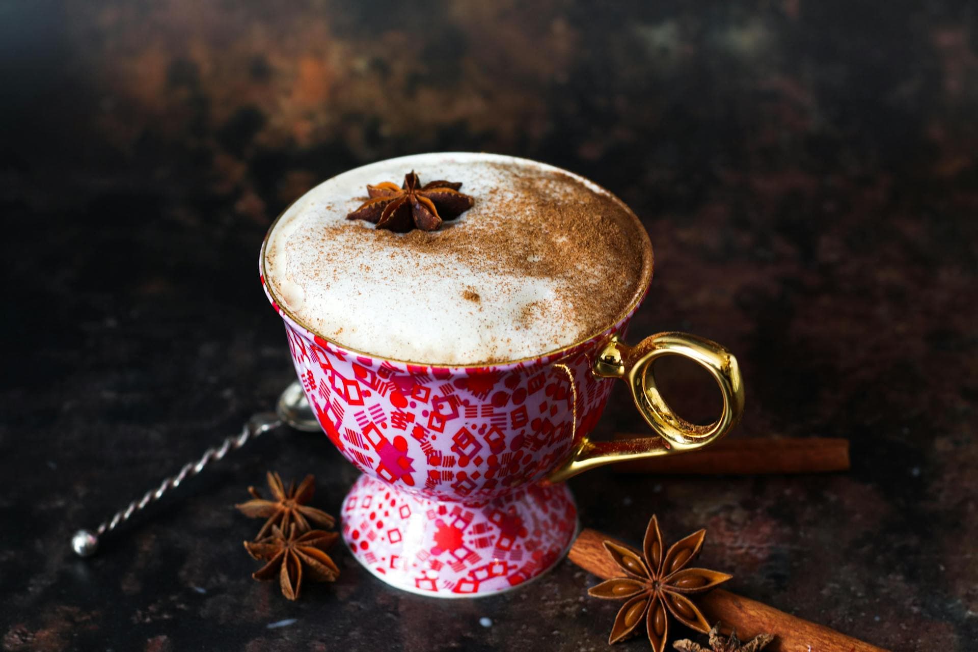 Vyzkoušejte domácí Pumpkin Spice Latte.