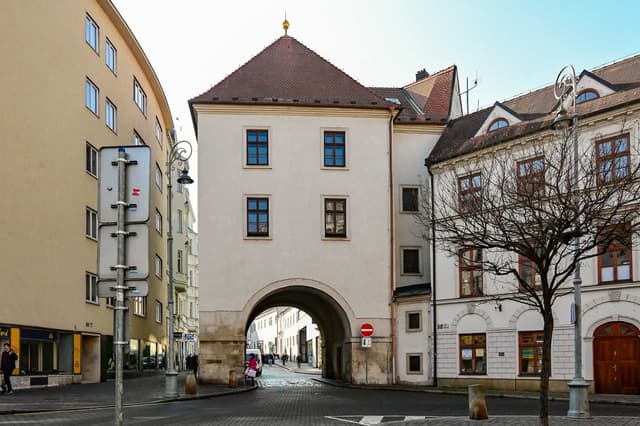 Měnínská brána – součást historie města 