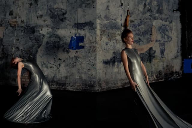 Performance Latex: Maren Strack a komentovaná prohlídka