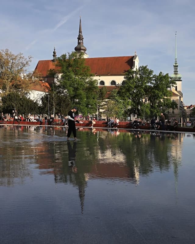 Zahájení festivalu UPROSTŘED