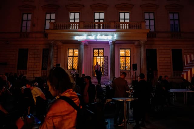 VERNISÁŽ: Partitury / (A)I PERFORMER