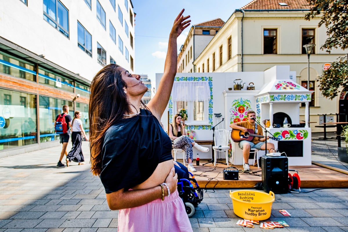 Bezuliční busking