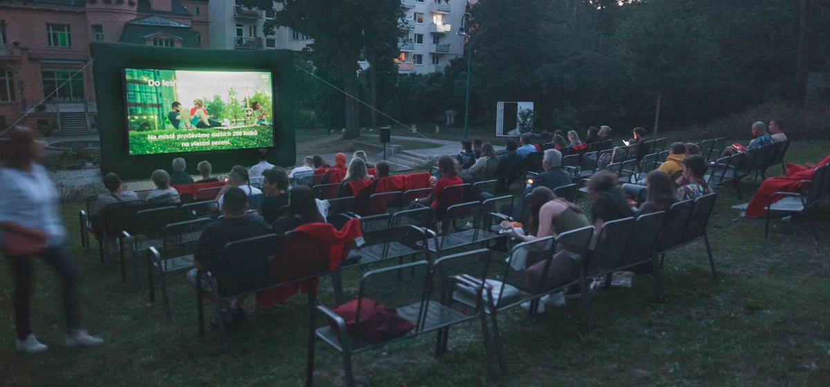 Letní kino v zahradě vily Löw-Beer