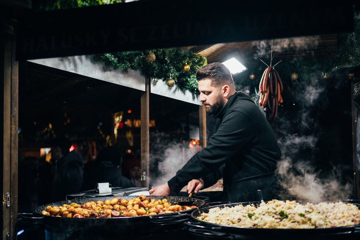 Nebudou chybět ani klasické zimní pokrmy jako halušky nebo pečené brambory.
