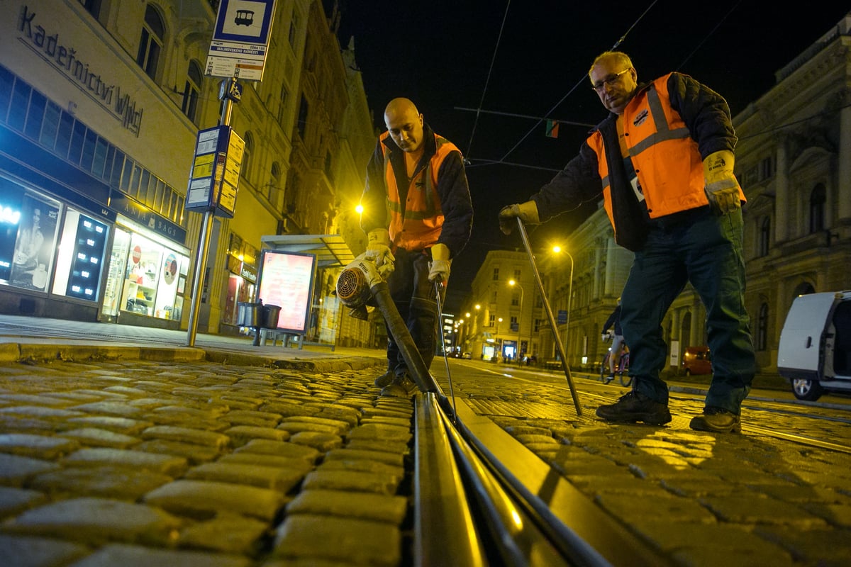 ... i kolejí a výhybek. 