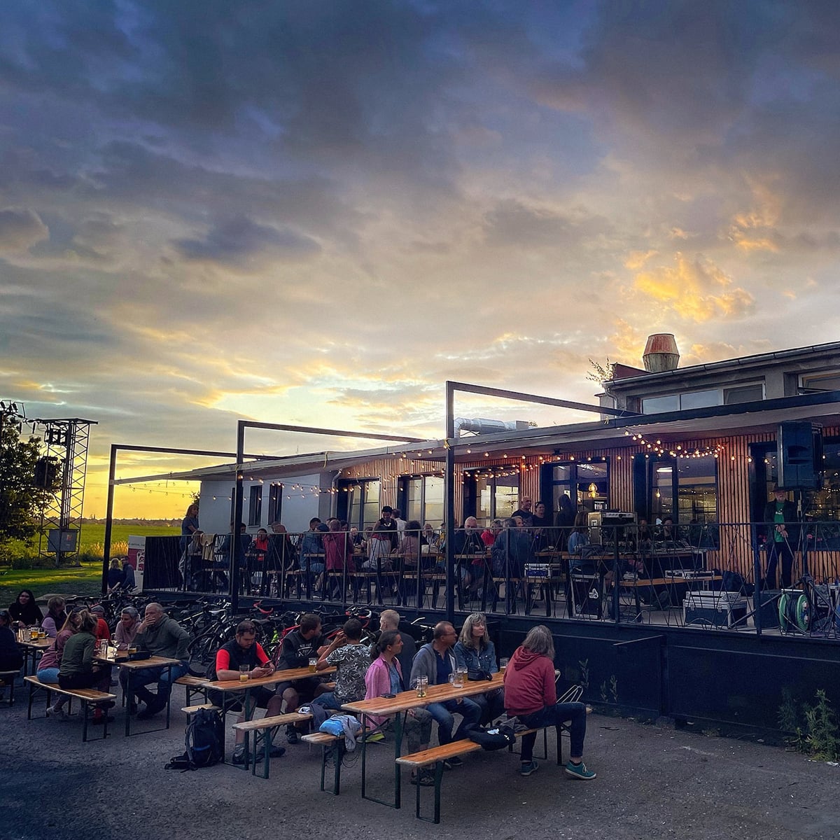 Zahrádka pivovarské restaurace Twimberg.