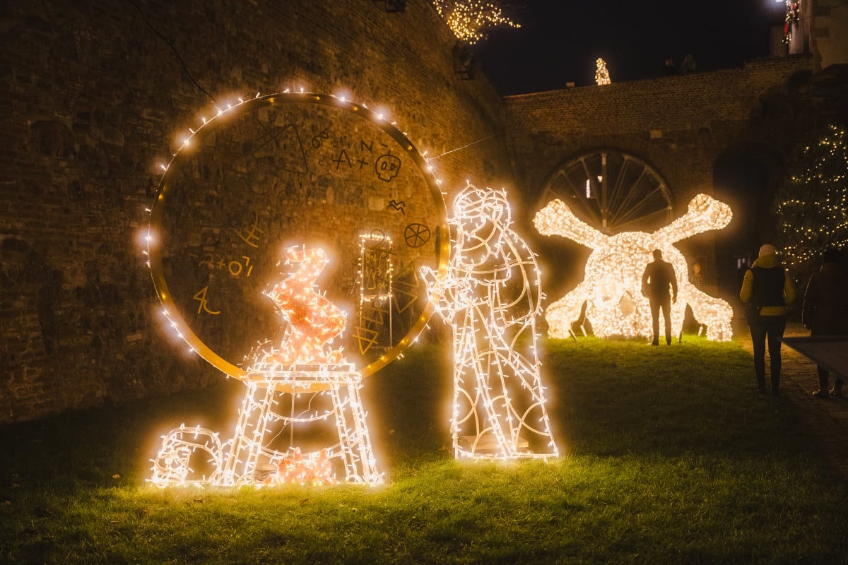 Světelný park na Špilberku je jednou z největších novinek Vánoc Brno 2025.