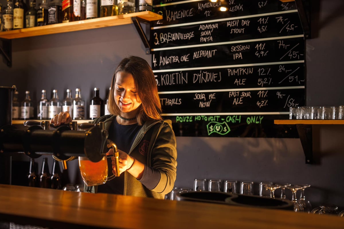 Pub U Dvou přátel je pivnice na Táboře s desetiletou tradicí. Speciály se tu pravidelně střídají, aktuální sestavu vždy najdete na jedemevpivu.cz. 