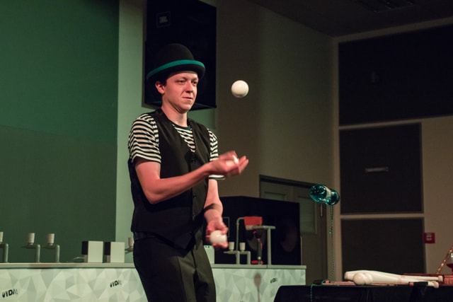 Přijďte – bude to cirkus. A taky pořádná jízda!