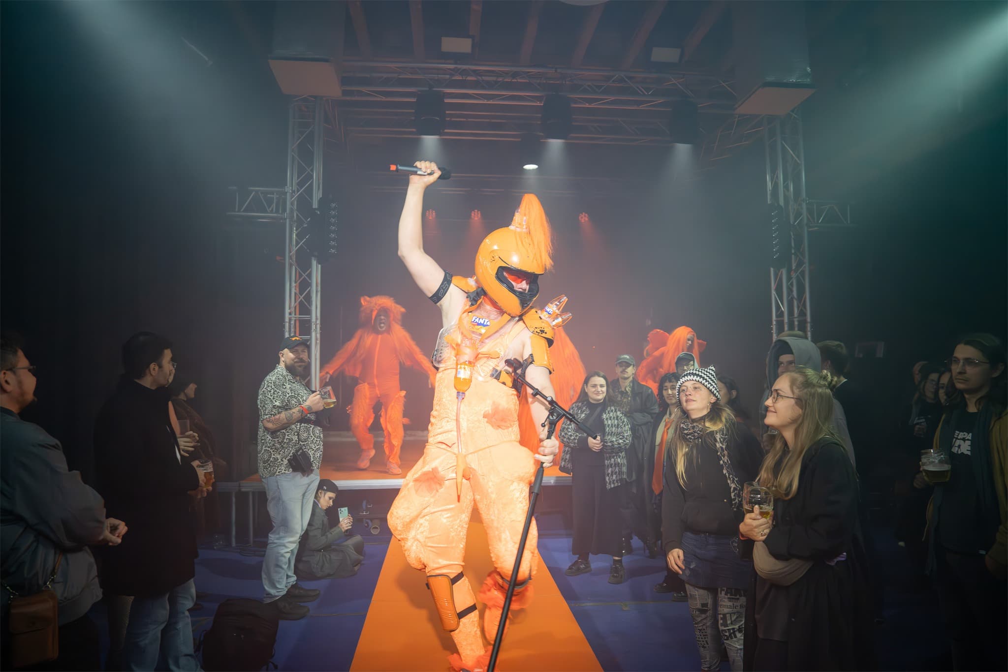 A co když alternativa potřebuje občas i komerci?