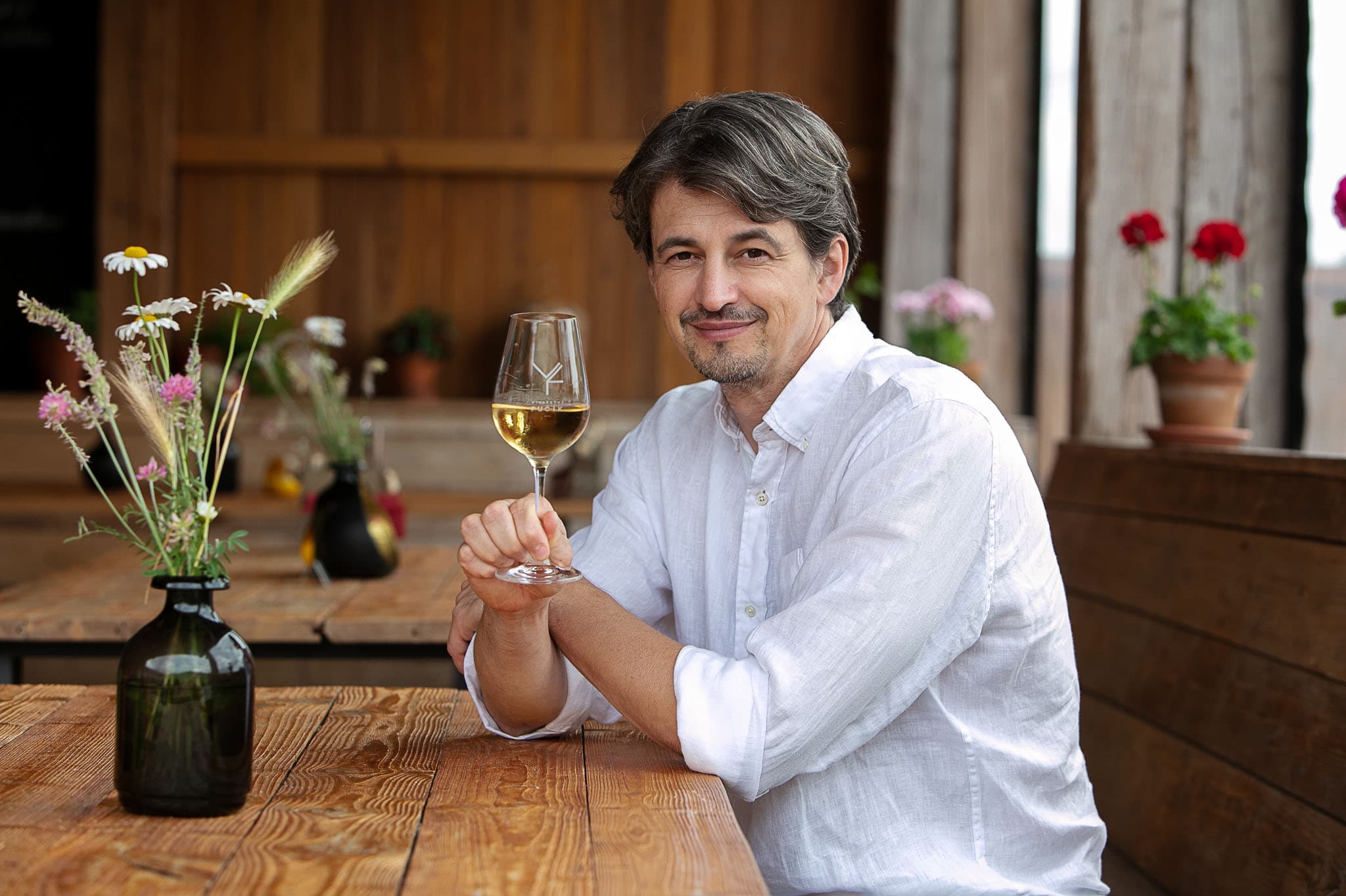 Myšlenka, že nechce do konce života dělat svou původní profesi advokáta, zrála u Petra Fučíka delší dobu.