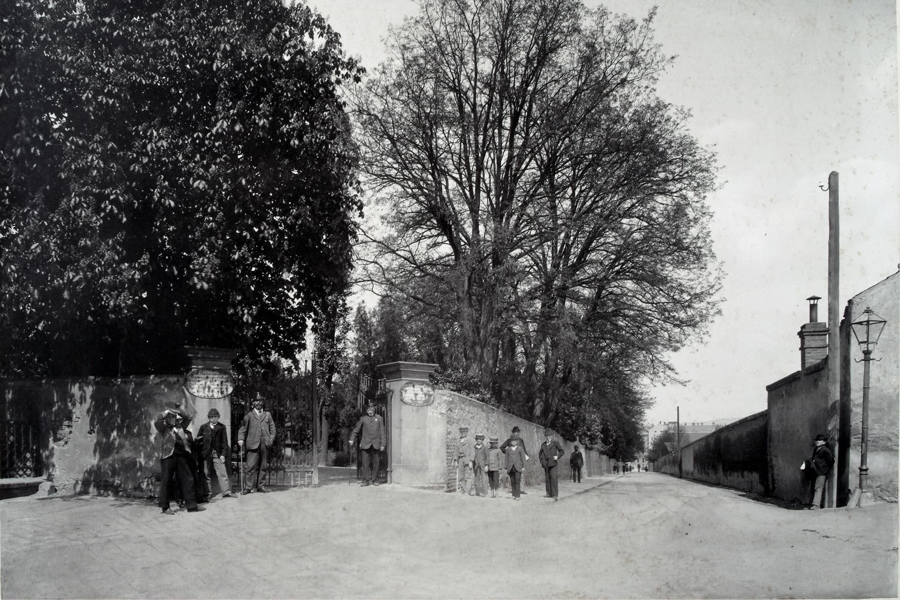 V místech dnešního Tyršova sadu byl hřbitov od konce 18. do konce 19. století.