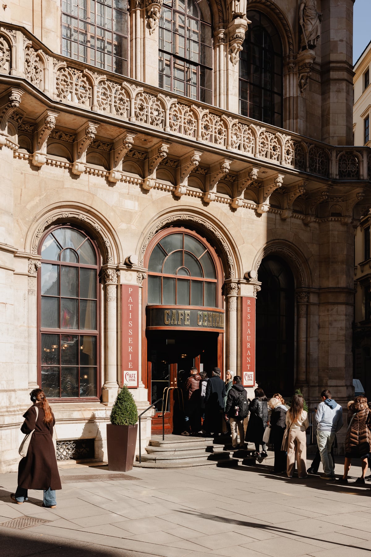 Fronta před vídeňským Cafe Central